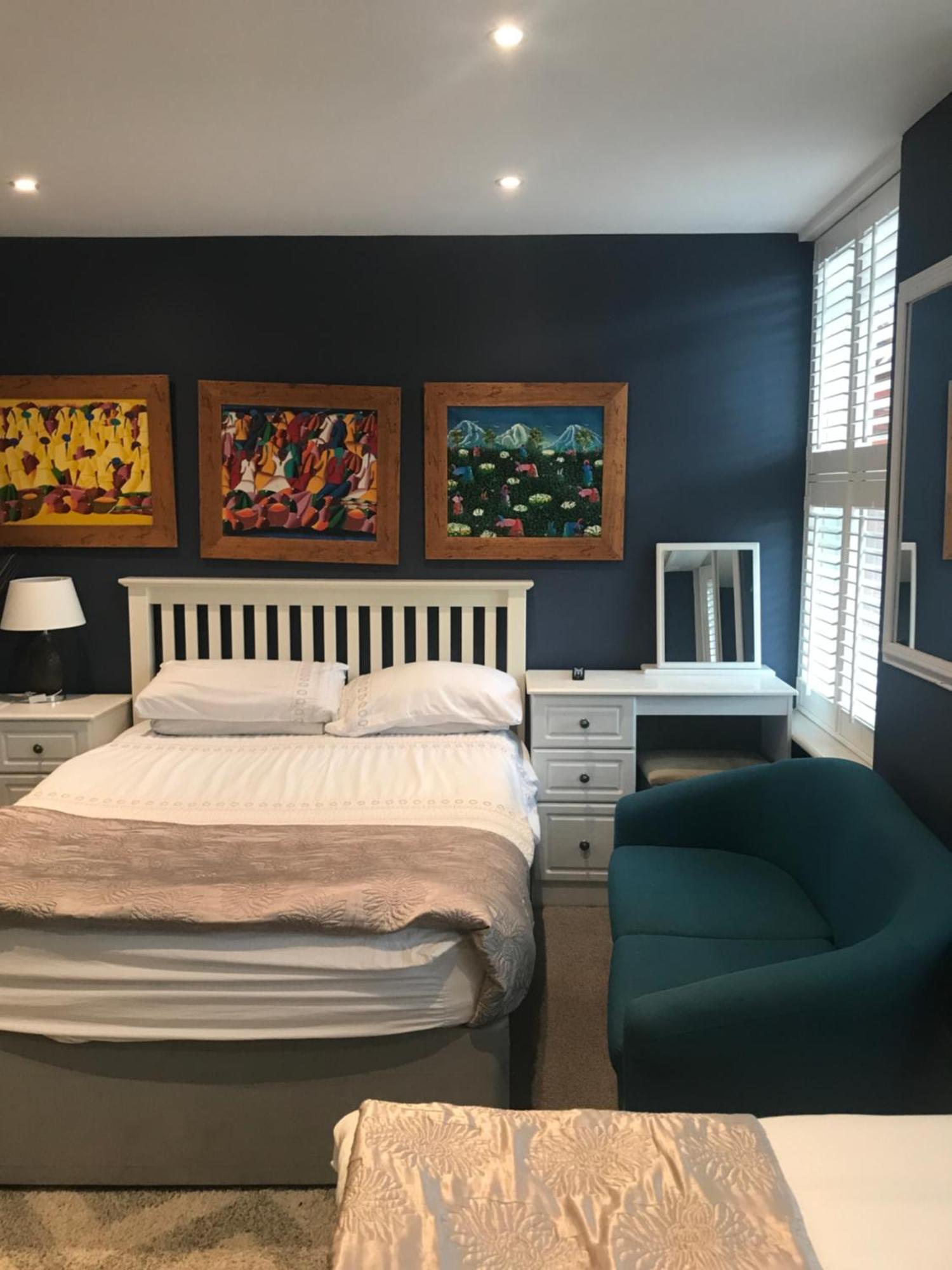 Acacia Villas Guest House Гилдфорд Екстериор снимка